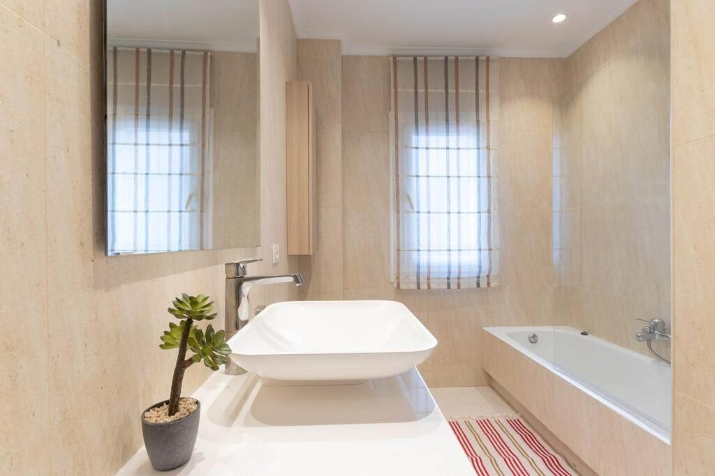 Apartamento Luxury Centro Bilbao Garaje Экстерьер фото